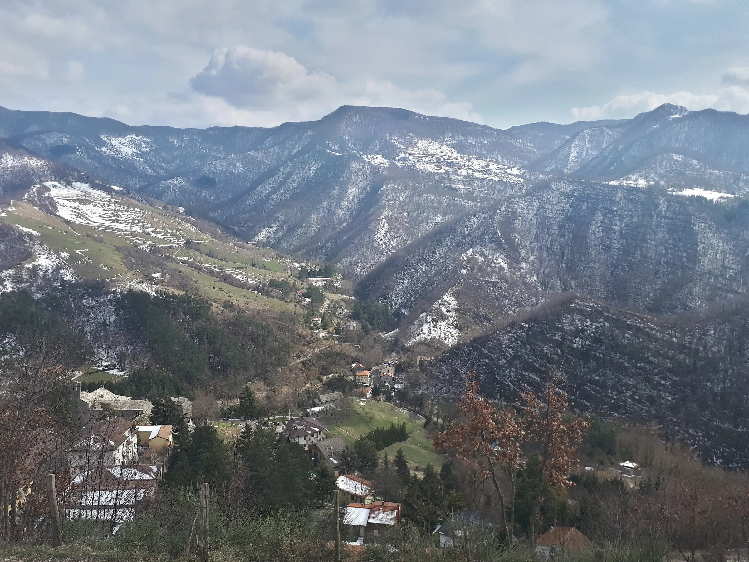 Panorama di San Benedetto in Alpe e delle montagne intorno